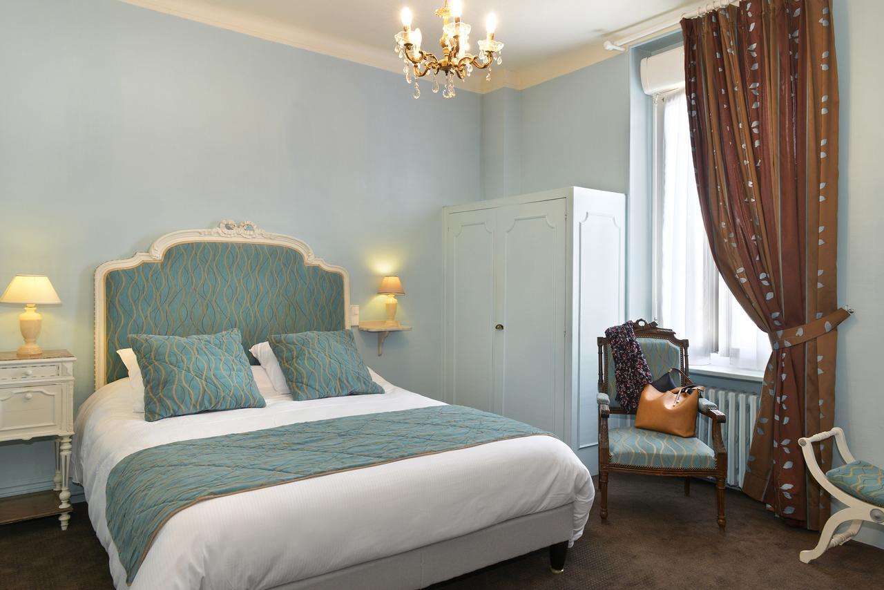 Logis Hotels Restaurant Le Dauphin 살브리스 외부 사진