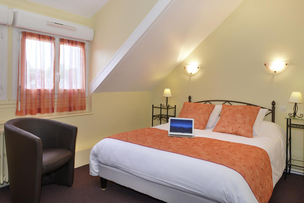 Logis Hotels Restaurant Le Dauphin 살브리스 외부 사진