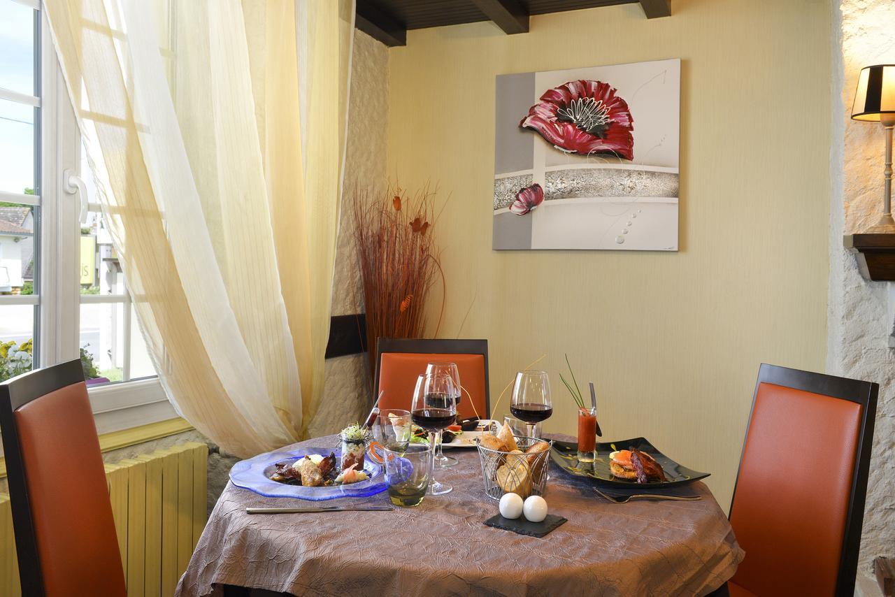 Logis Hotels Restaurant Le Dauphin 살브리스 외부 사진