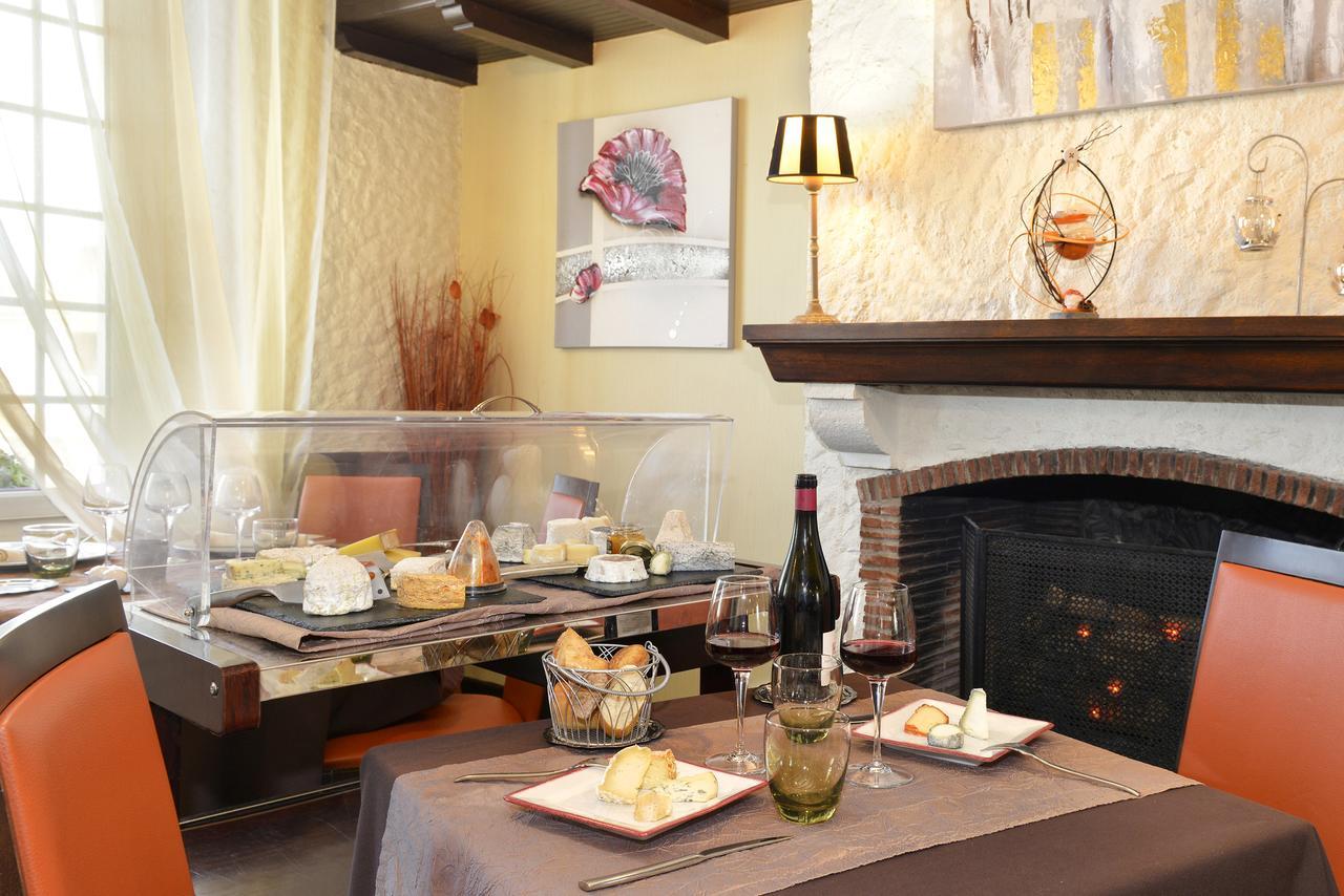 Logis Hotels Restaurant Le Dauphin 살브리스 외부 사진