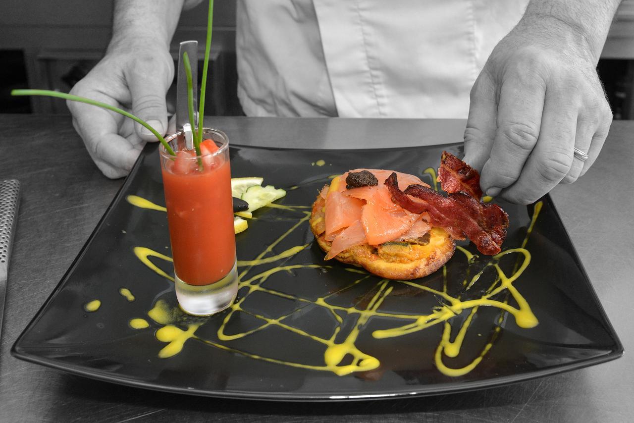 Logis Hotels Restaurant Le Dauphin 살브리스 외부 사진