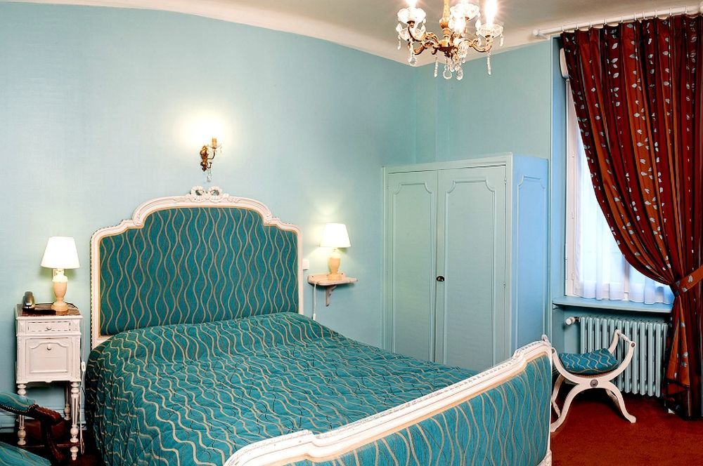 Logis Hotels Restaurant Le Dauphin 살브리스 외부 사진